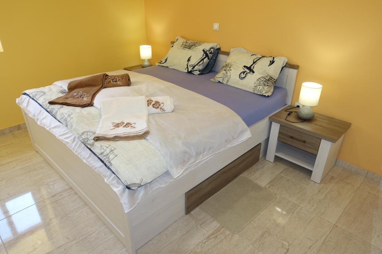 Apartments Leon Нин Экстерьер фото
